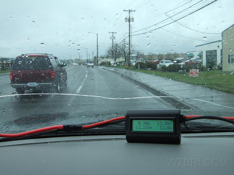 0.90A.JPG - How's almost 1 amp of charge -- in the RAIN?  Yes, I got the windshield fixed.  :-)